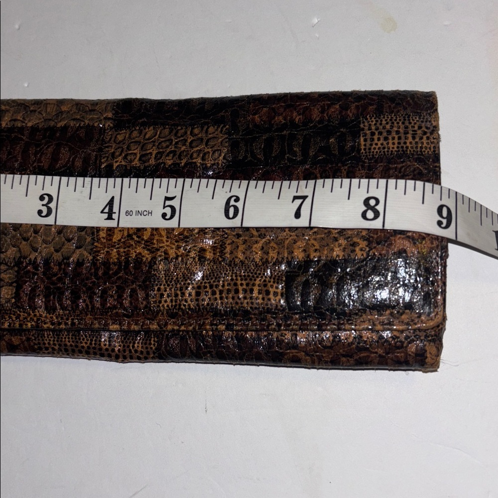 WALLET/ WRISTLET FAUX LEATHER AND FAUX ANIMAL PRINT BUT HAS GREAT COLORED DESIGN - Picture 10 of 11